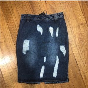 Celebrity fashion distressed jean skirt